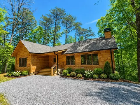 85 Moreland Trl, Blue Ridge, GA 30513