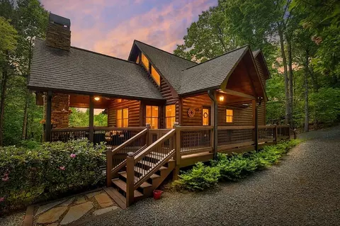 34 Dallas Ln, Blue Ridge, GA 30513