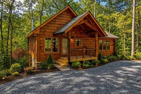 100 Crystal Oliver Ln, Blue Ridge, GA 30513