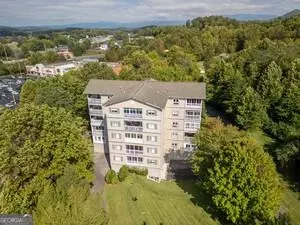 121 N River St, Hiawassee, GA 30546