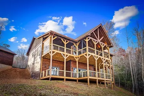 290 Weaver Creek Overlook, Blue Ridge, GA 30513