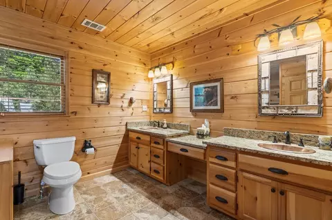 Bath - 547 Echo Rd, Morganton, GA 30560 photo 3 of 6