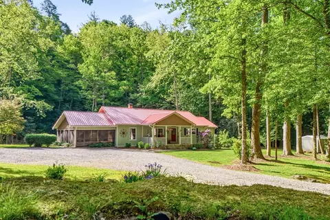504 Compass Creek Dr, Hayesville, NC 28904