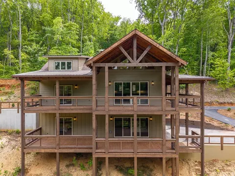 148 Virginia Dr, Blue Ridge, GA 30513