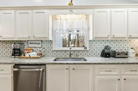 Kitchen - 149 Hidden Creek Rd, Jasper, GA 30143 photo 2 of 4