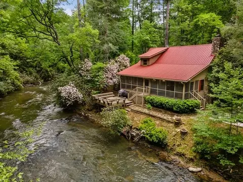61 River Bend Ct, Ellijay, GA 30540