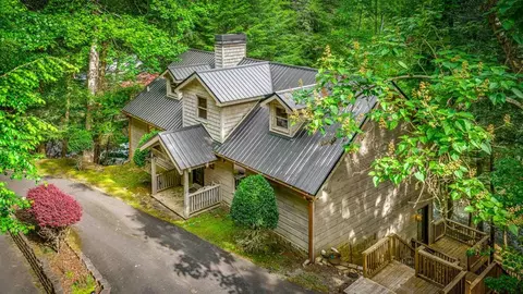 329 Blackberry Falls Ln, Ellijay, GA 30536