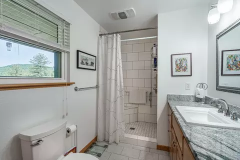 Bath - 81 Trinity Dr, Murphy, NC 28906 photo 2 of 5