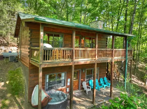 423 Laurel Creek Rd, Blue Ridge, GA 30513
