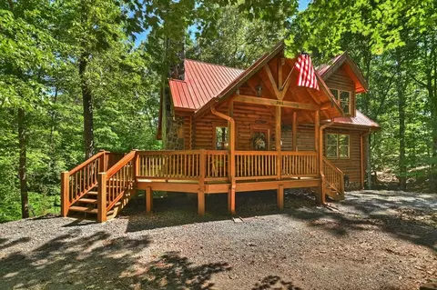 381 Morley Ct, Ellijay, GA 30540