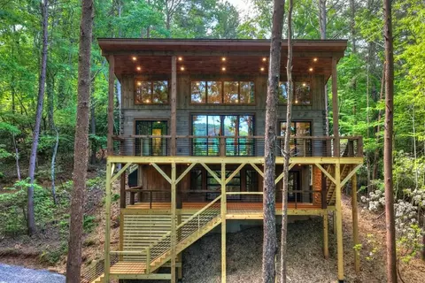 328 Crabapple Dr, Blue Ridge, GA 30513
