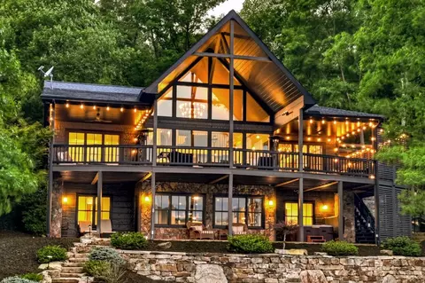 30 Cherokee Ln, Blue Ridge, GA 30513