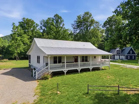 87 Laughing Waters Ln, Hayesville, NC 28904