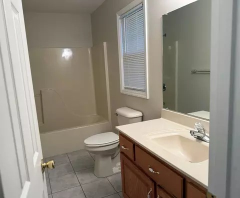 Bath - 134 Acorn Ln, Warne, NC 28909 photo 1 of 2