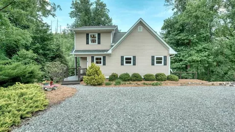 515 Barlow Fields Dr, Hayesville, NC 28904