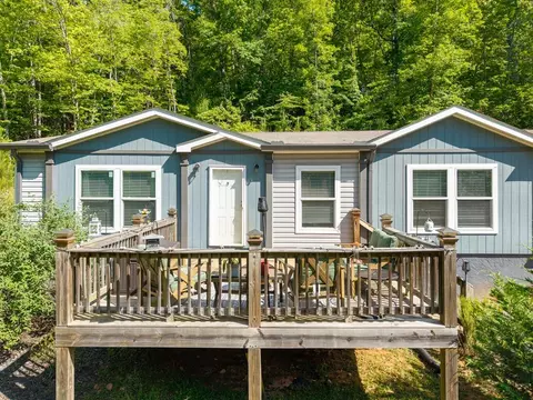303 Rose Wood Ln, Ellijay, GA 30540