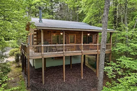 156 Dupont Dr, Blue Ridge, GA 30513