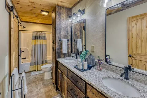 Bath - 800 Wise Rd, Morganton, GA 30560 photo 4 of 10