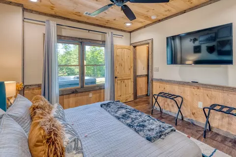 Bedroom - 800 Wise Rd, Morganton, GA 30560 photo 10 of 18