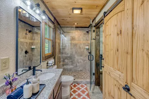 Bath - 800 Wise Rd, Morganton, GA 30560 photo 1 of 10