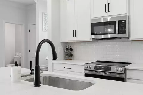 Kitchen - 364 Summit View Ln, Jasper, GA 30143 photo 2 of 3