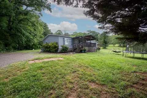 434 Creamery Rd, Brasstown, NC 28902