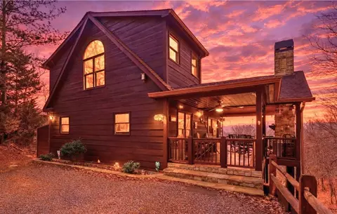 97 Fox Mountain Xing, Blue Ridge, GA 30513
