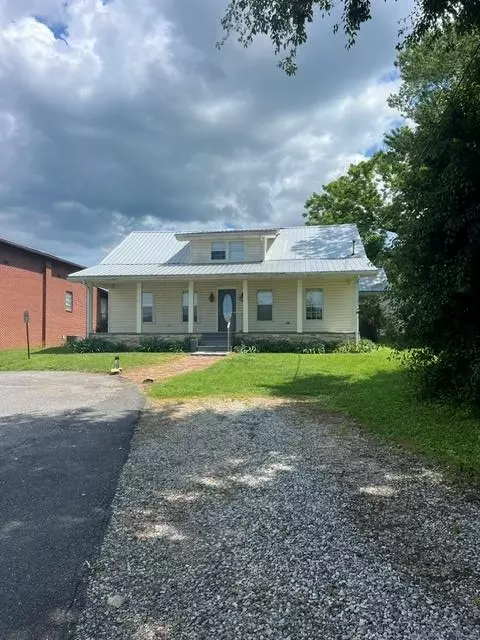 17 Town Square Rd, Morganton, GA 30560