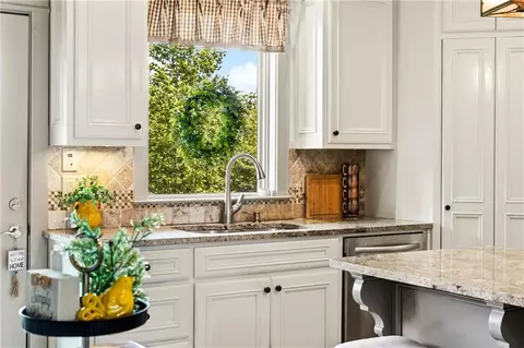 Kitchen - 65 Cottage Ln, Toccoa, GA 30577 photo 2 of 4