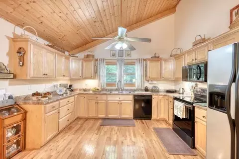 Kitchen - 280 Fox Trot Ln, Murphy, NC 28906 photo 2 of 4