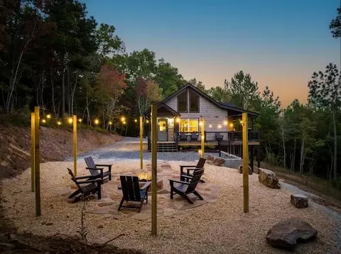 210 Ridge Top Trl, Blue Ridge, GA 30513