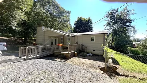903 Village Rd, Hiawassee, GA 30546