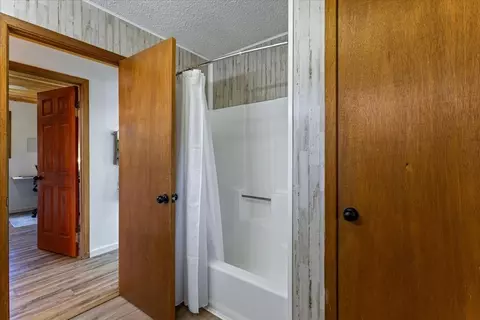 Bath - 321 Sunrise St, Murphy, NC 28906 photo 2 of 4