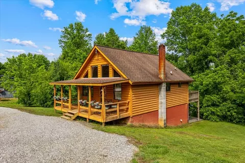 Exterior - 321 Sunrise St, Murphy, NC 28906 photo 3 of 12