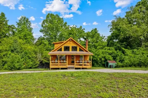 Exterior - 321 Sunrise St, Murphy, NC 28906 photo 2 of 12