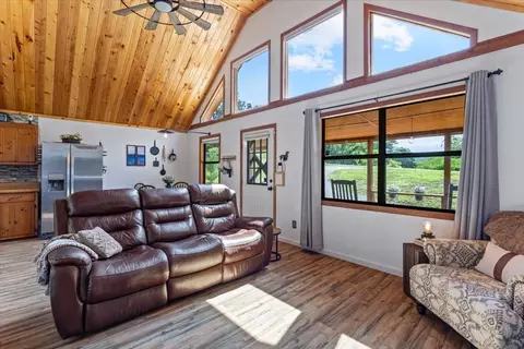 Living - 321 Sunrise St, Murphy, NC 28906 photo 3 of 3