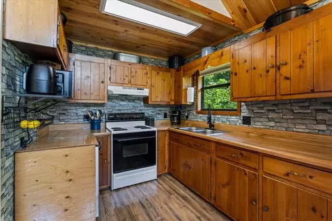 Kitchen - 321 Sunrise St, Murphy, NC 28906 photo 1 of 2