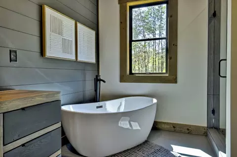 Bath - 2454 Forge Mill Rd, Morganton, GA 30560 photo 2 of 8