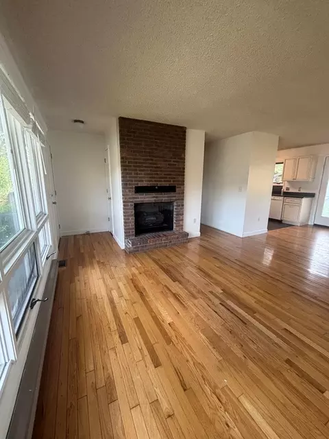 Living - 117 Mauney St, Murphy, NC 28906 photo 2 of 2