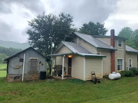 Exterior - 805 Bethabara Rd, Hayesville, NC 28904 photo 5 of 43