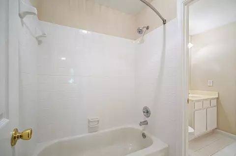 Bath - 309 Summit Dr, Jasper, GA 30143 photo 9 of 9