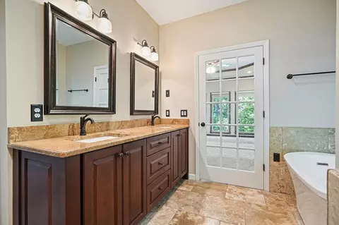 Bath - 309 Summit Dr, Jasper, GA 30143 photo 5 of 9