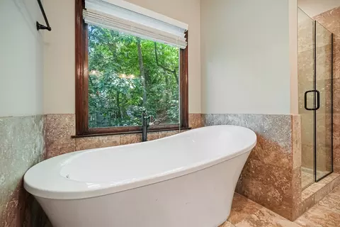 Bath - 309 Summit Dr, Jasper, GA 30143 photo 7 of 9