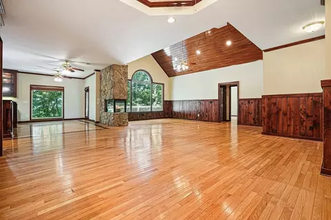 Living - 309 Summit Dr, Jasper, GA 30143 photo 2 of 14