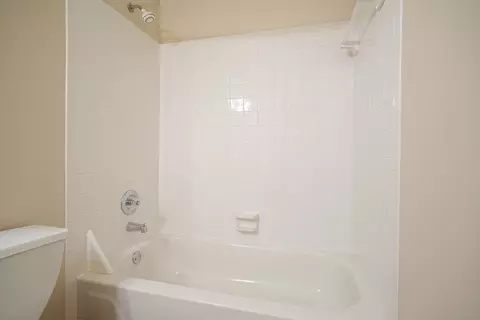Bath - 309 Summit Dr, Jasper, GA 30143 photo 2 of 9