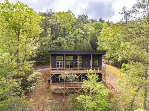 390 Fiddlers Way, Brasstown, NC 28902