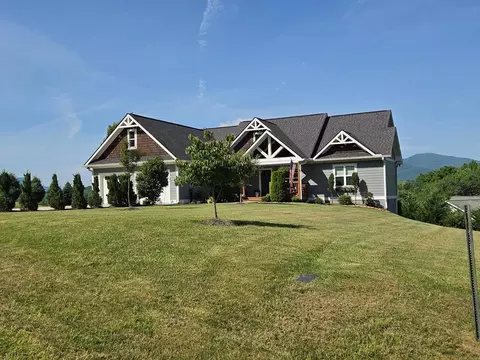 958 New Forest Rd, Young Harris, GA 30582