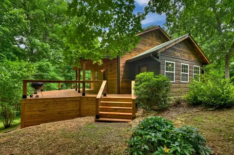 665 Shady Ln, Mineral Bluff, GA 30559