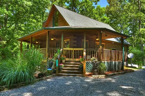 979 Cherokee Ln, Mccaysville, GA 30555