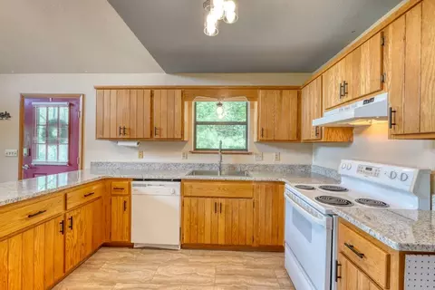 Kitchen - 66 Black Bear Trce, Murphy, NC 28906 photo 2 of 4